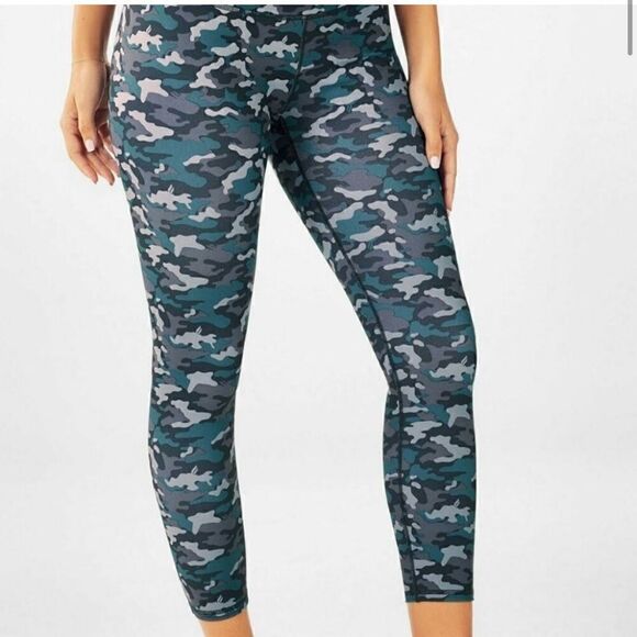 FABLETICS Salar Printed Camo Powerhold‎ Capris Teal Gray Purple Womens Medium - Picture 1 of 14